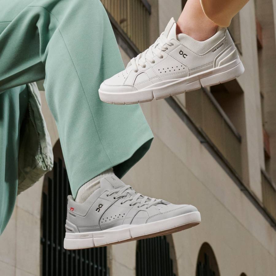 On THE ROGER Clubhouse Light Grey / White | SN-ON28628